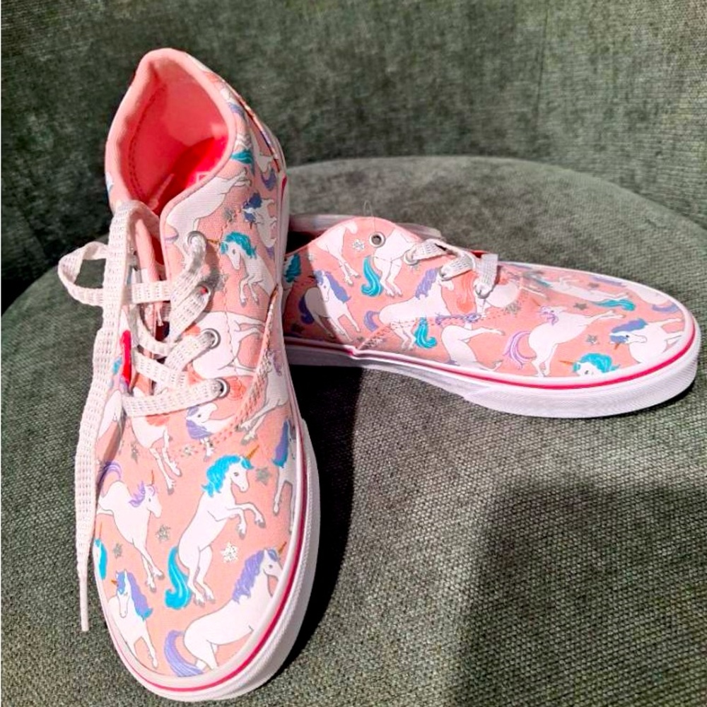 Vans Doheny unicorn powder pink/white. NWT. Size 6
